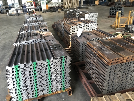 PC300 τριπλά παπούτσια TG216A-11 Grouser πιάτων παπουτσιών διαδρομής