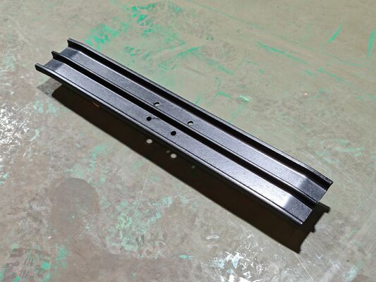 Παπούτσι ερπυστριοφόρου Komatsu PC60 Triple Grouser, βήμα STG135A-8-750-001