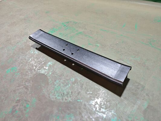 Παπούτσι ερπυστριοφόρου Komatsu PC60 Triple Grouser, βήμα STG135A-8-750-001