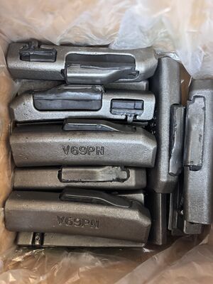 Ανταλλακτικά εκσκαφέα Κάδος Αξεσουάρ δοντιών Πείρος κλειδώματος προσαρμογέα V69PN